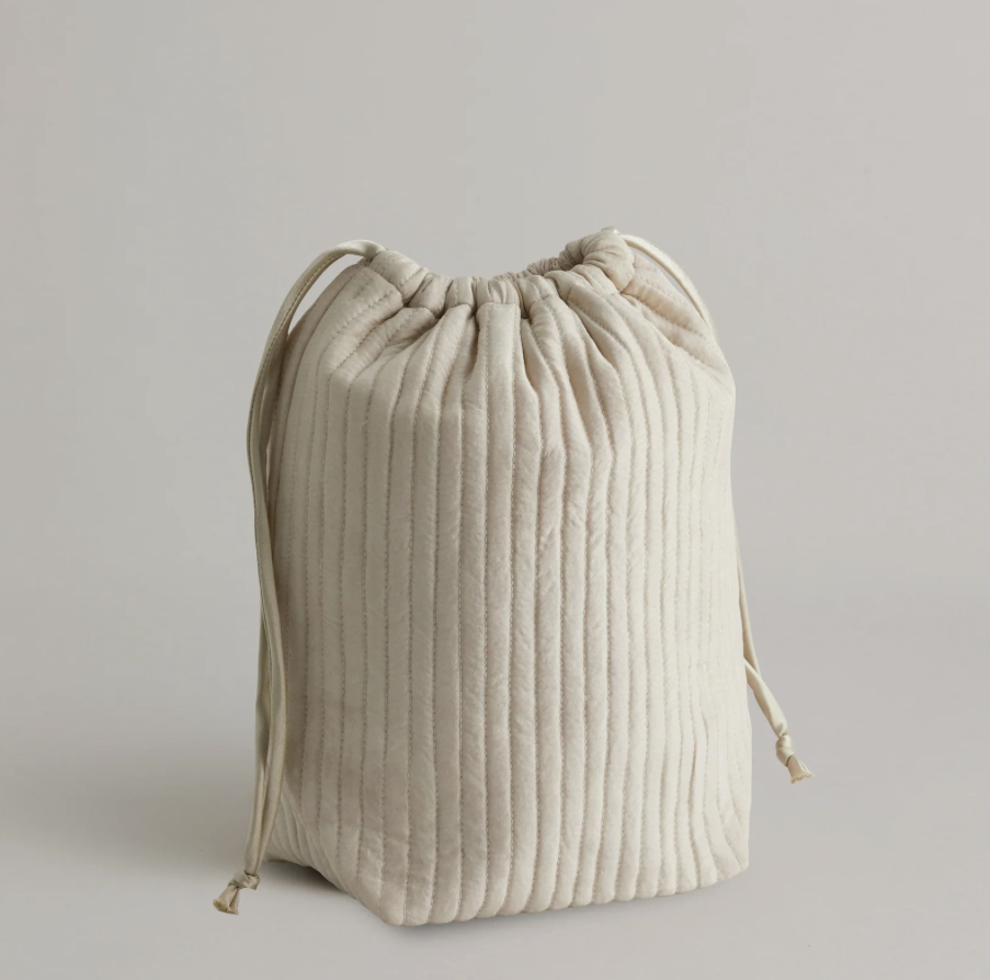 Cadeau’s_CadeauTips_Verzorging_ZijdenToilettas_Zand_AnneMarieWonen