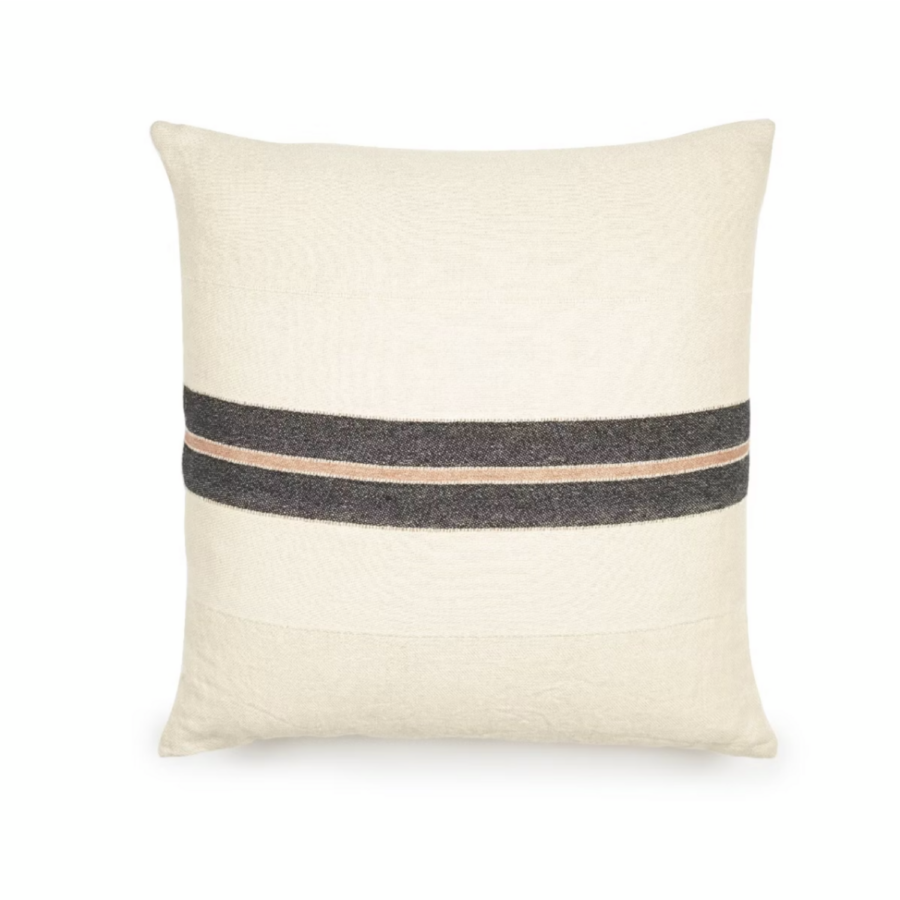 Kussen_Libeco_-_63x63_-_The_Patagonian_stripe_black_1_big_image