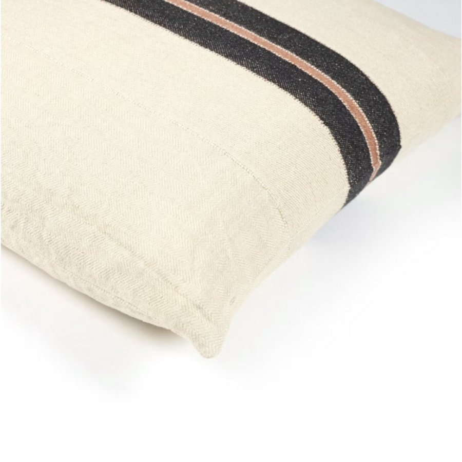 Kussen_Libeco_-_63x63_-_The_Patagonian_stripe_black_2_big_image